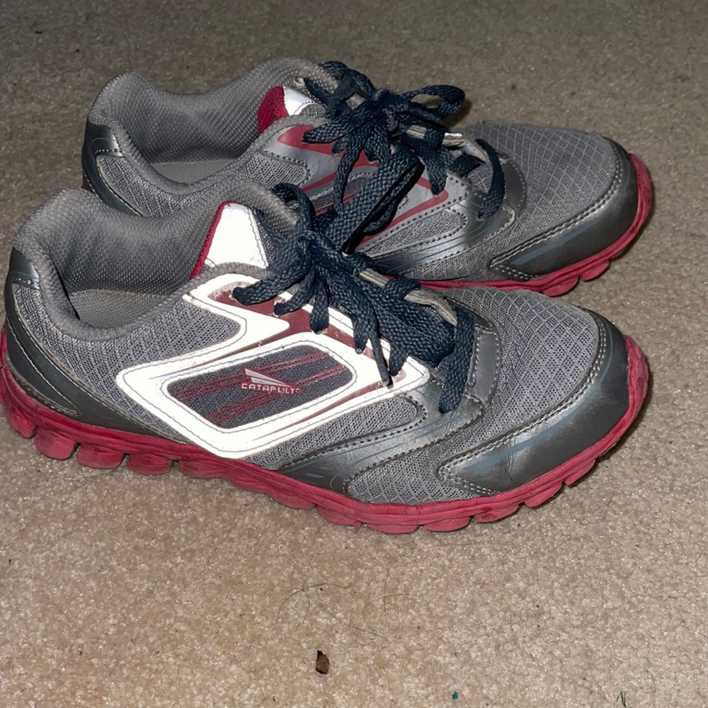catapult tennis shoes